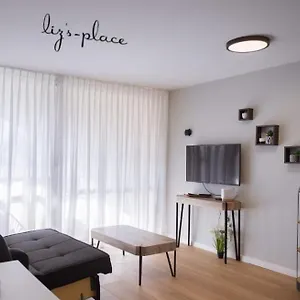 Liz's Place אילת